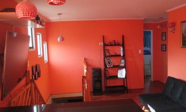 Linda Casa De 2 Pisos En Sitio¡¡ A Pasos Del Centro De La Comuna De Curacavi.