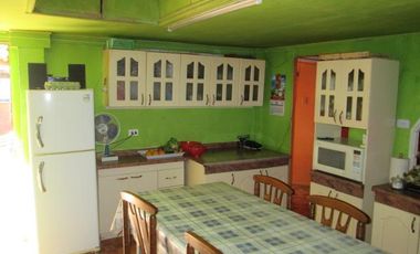Linda Casa De 2 Pisos En Sitio¡¡ A Pasos Del Centro De La Comuna De Curacavi.