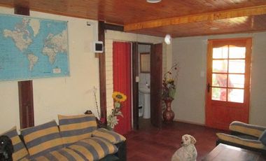 Linda Casa De 2 Pisos En Sitio¡¡ A Pasos Del Centro De La Comuna De Curacavi.