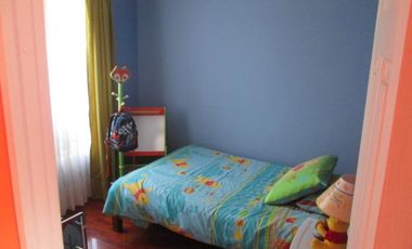Linda Casa De 2 Pisos En Sitio¡¡ A Pasos Del Centro De La Comuna De Curacavi.