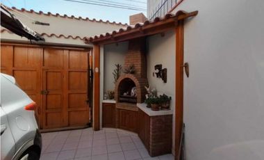SE VENDE HERMOSA CASA EN PLENA AVENIDA BOLOGNESI