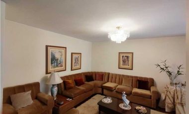 SE VENDE HERMOSA CASA EN PLENA AVENIDA BOLOGNESI