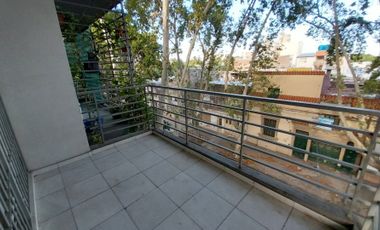 Monoambiente tercer piso con balcon y terraza excl
