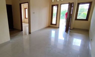 Rumah Cantik Lux ala Villa Siap Huni di Jalan Kolonel Masturi Cimahi Utara