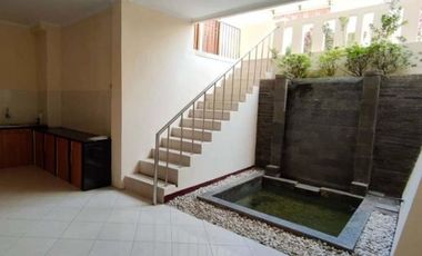 Rumah Cantik Lux ala Villa Siap Huni di Jalan Kolonel Masturi Cimahi Utara
