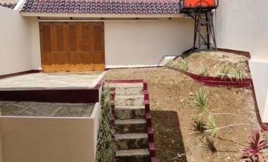 Rumah Cantik Lux ala Villa Siap Huni di Jalan Kolonel Masturi Cimahi Utara