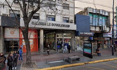 Vende Local en Galería sobre Rivadavia - Flores