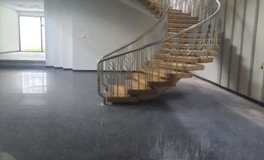 Rumah Jl Embong Kenongo Hdp utara Cocok untk kantor