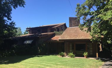 Casa quinta con Jardín en Venta, terreno 2100 mts subdivididos - Chubut al 500, Bella Vista