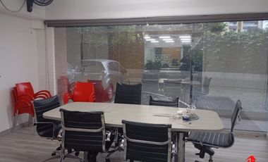 oficina en venta en el poblado. Cod V4976