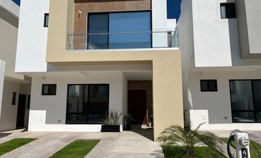 Renta casa en condominio en Altos Juriquilla