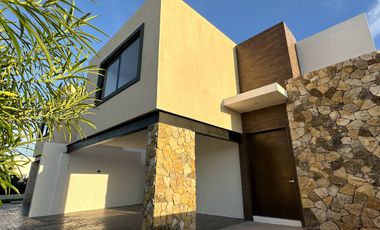 Casa en venta entrega inmediata en privada con amenidades en Cholul