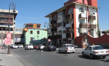 Edificio con frente al zócalo