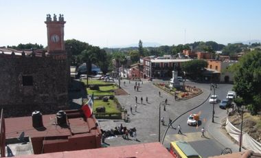 Edificio con frente al zócalo