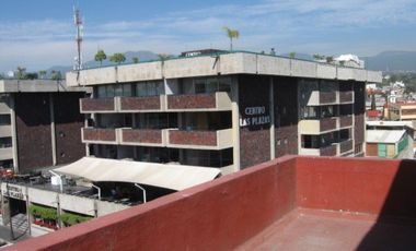 Edificio con frente al zócalo