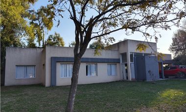 Hermosa Casa Bº Lomas de San Antonio Lujan