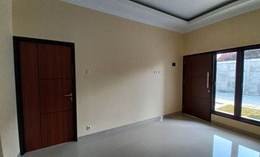 RUMAH SIAP HUNI CANTIK 2 LANTAI DI GIWANGAN