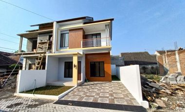RUMAH SIAP HUNI CANTIK 2 LANTAI DI GIWANGAN