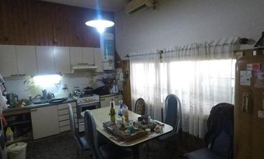 CASA EN VENTA MORON SUR
