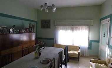 CASA EN VENTA MORON SUR
