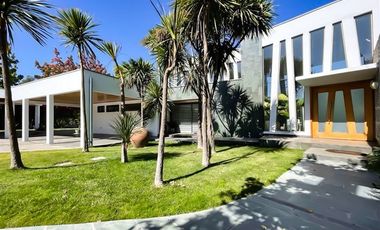 Casa en venta de 6 dorm. en Curicó