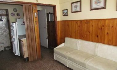 DEPTO DE 3 AMB COMODOS Y AMPLIOS SOBRE CALLE PRINCIPAL DE MAR DE AJO.