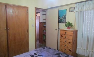 DEPTO DE 3 AMB COMODOS Y AMPLIOS SOBRE CALLE PRINCIPAL DE MAR DE AJO.