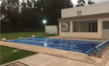 Tumbaco, el Arenal, vía a Tababela, hermosa casa con piscina en Venta