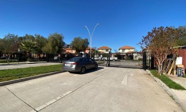 BUIN Casa en condominio, con vista despejada.