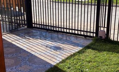 BUIN Casa en condominio, con vista despejada.