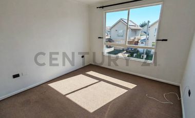 Se arrienda casa en condominio de Buin