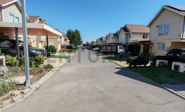 Se arrienda casa en condominio de Buin