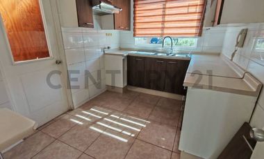Se arrienda casa en condominio de Buin