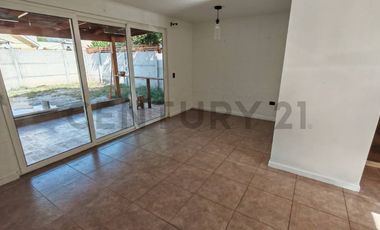 Se arrienda casa en condominio de Buin