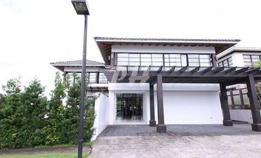 PH794 Elegant House and Lot in Sta. Rosa Laguna Near Manila