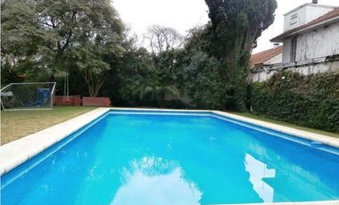 Chalet 4 ambientes c/dependencia. Piscina. Zona Los Troncos