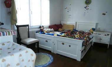 Chalet 4 ambientes c/dependencia. Piscina. Zona Los Troncos