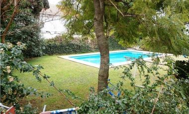 Chalet 4 ambientes c/dependencia. Piscina. Zona Los Troncos