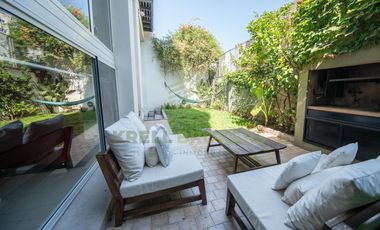 PH tipo casa de 4 ambientes  dependencia con hermoso jardín con parrilla en el barrio de Nuñez