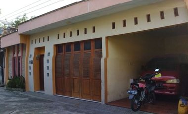 Rumah Cantik cocok untuk hunian atau tempat usaha Strategis