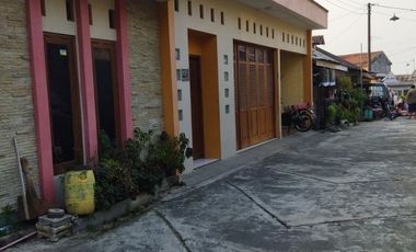 Rumah Cantik cocok untuk hunian atau tempat usaha Strategis