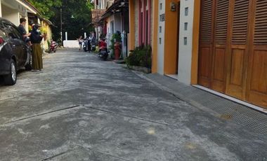 Rumah Cantik cocok untuk hunian atau tempat usaha Strategis