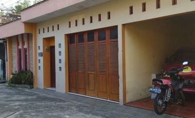 Rumah Cantik cocok untuk hunian atau tempat usaha Strategis