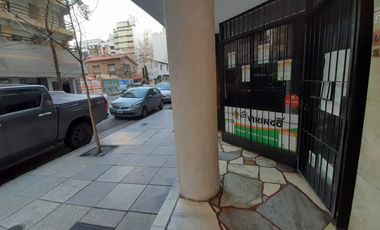 Venta - Local comercial a 200 mts. de Plaza Colón - Lamadrid 2337