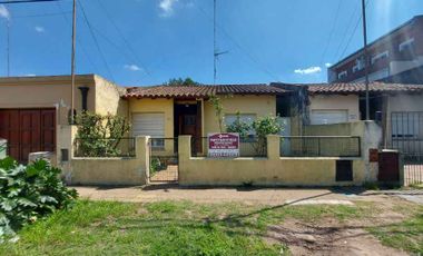 Casa con Departamento en venta en Barrio Sarmiento