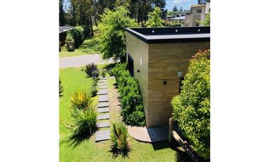 Casa contemporánea a estrenar barrio privado Arenas del Sur