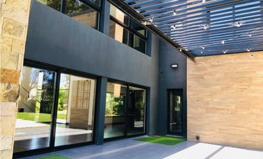 Casa contemporánea a estrenar barrio privado Arenas del Sur