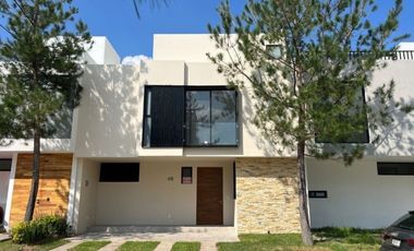 Casa en Venta en Fracc. Privanza Coto Terma Solares