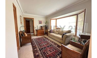 SE VENDE AMPLIA Y COMODA CASA CON GRAN TERRENO