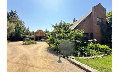 SE VENDE AMPLIA Y COMODA CASA CON GRAN TERRENO